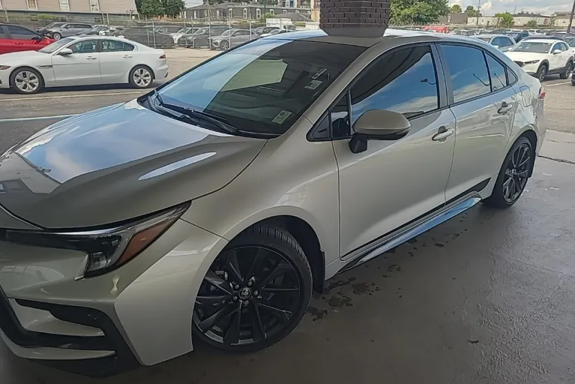 2025 Toyota Corolla SE photo 1
