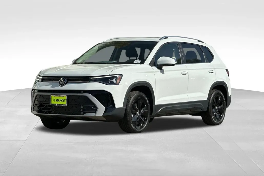 2025 Volkswagen Taos SE photo 1