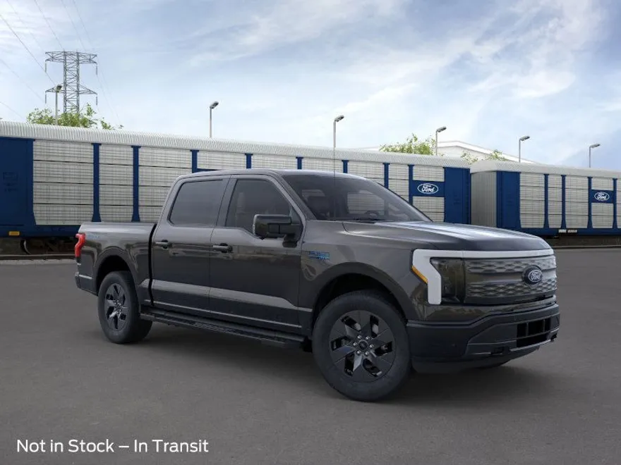2025 Ford F-150 Lightning Lariat photo 1