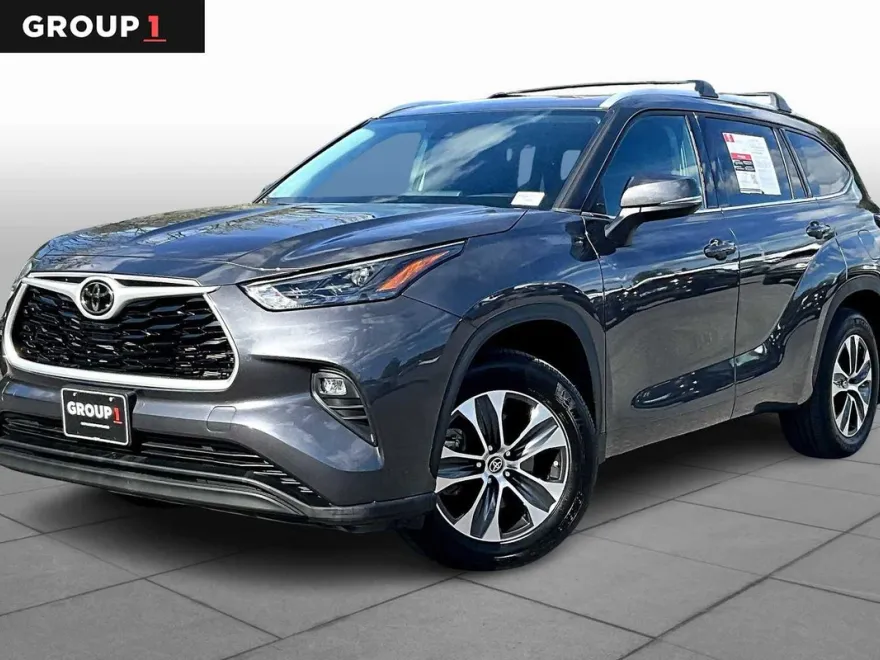 2022 Toyota Highlander XLE photo 1