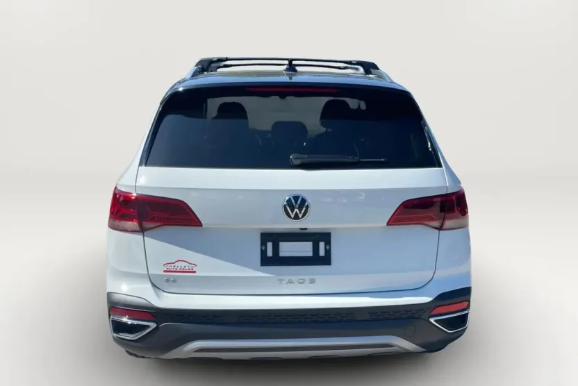 2024 Volkswagen Taos SE photo 1