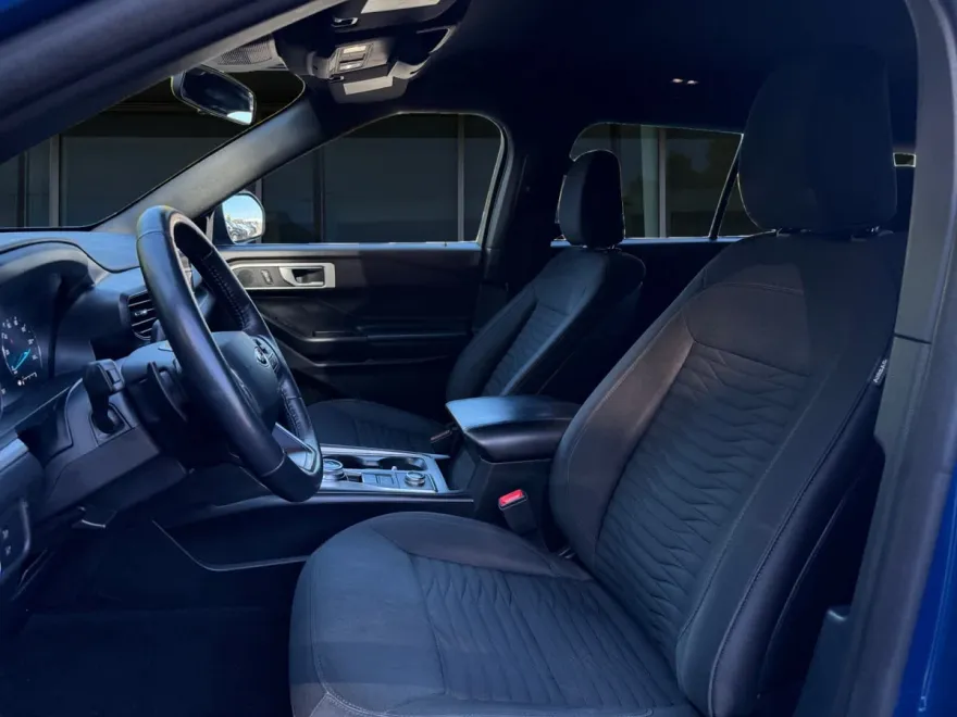 2020 Ford Explorer XLT photo 1
