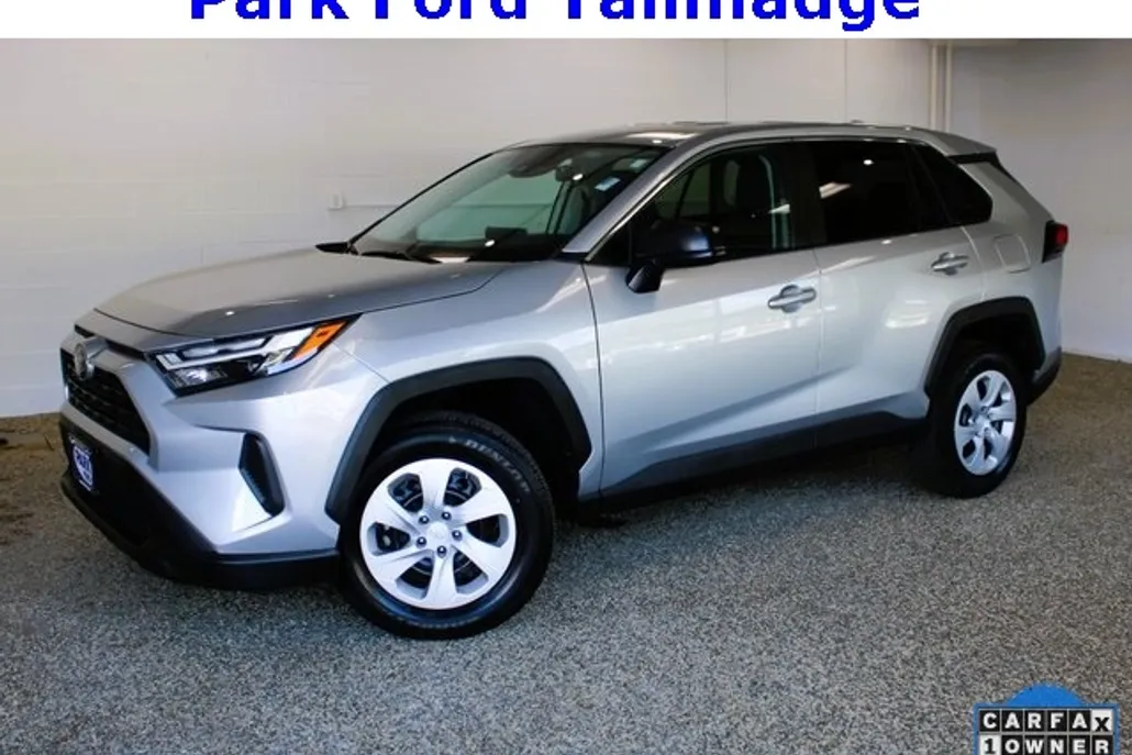 2024 Toyota RAV4 LE photo 1