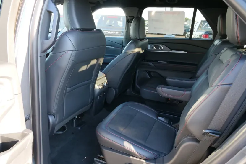 2025 Ford Explorer ST photo 1