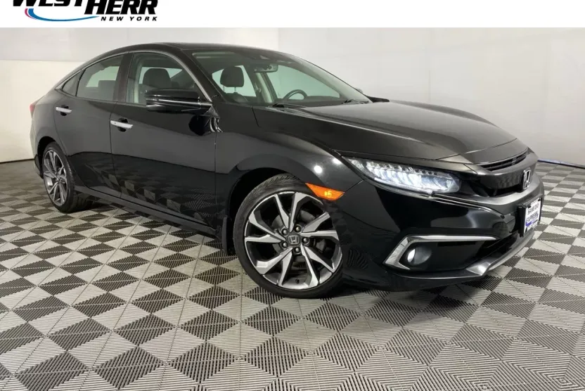 2019 Honda Civic Touring photo 1