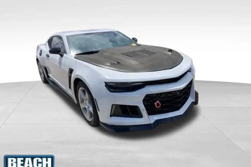 2023 Chevrolet Camaro 2LT photo 1
