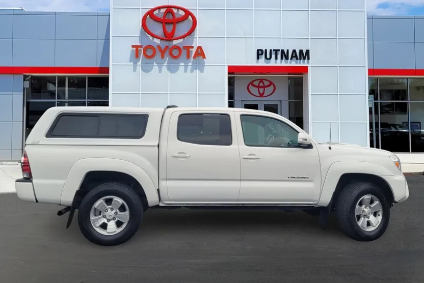 2015 Toyota Tacoma V6 photo 1