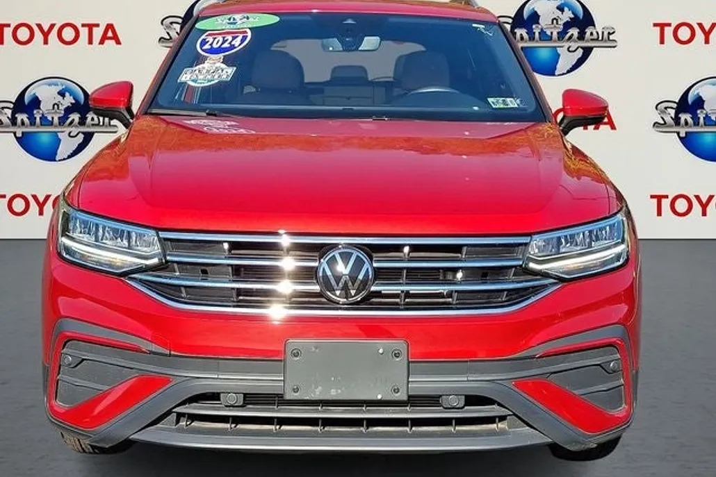 2024 Volkswagen Tiguan SE Wolfsburg Edition photo 1