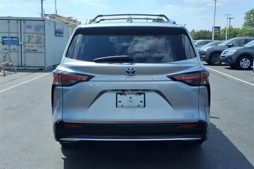 2021 Toyota Sienna Limited photo 1