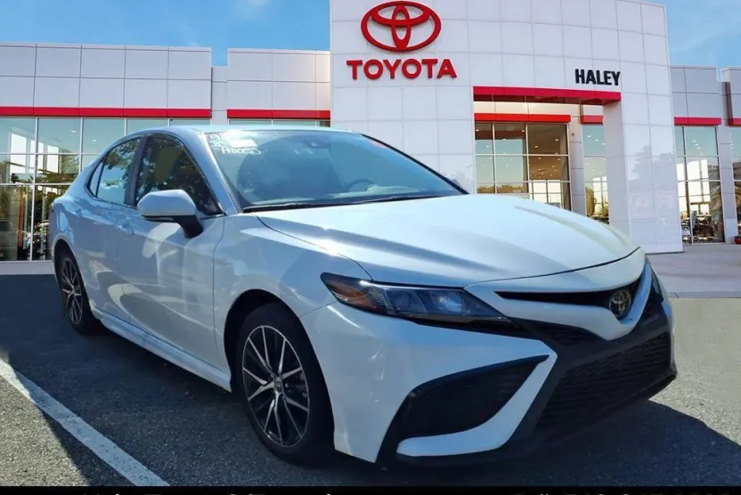 2024 Toyota Camry SE photo 1
