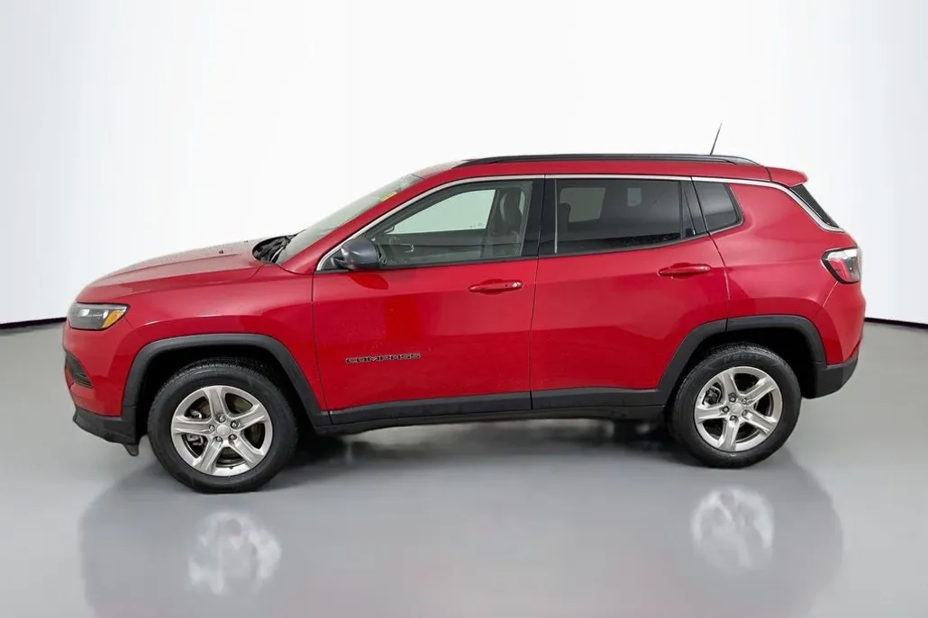 2024 Jeep Compass Latitude photo 1
