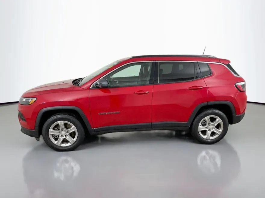 2024 Jeep Compass Latitude photo 1