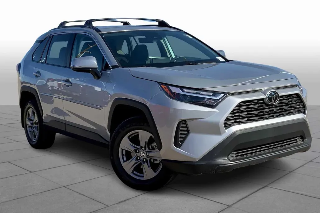 2024 Toyota RAV4 XLE photo 1