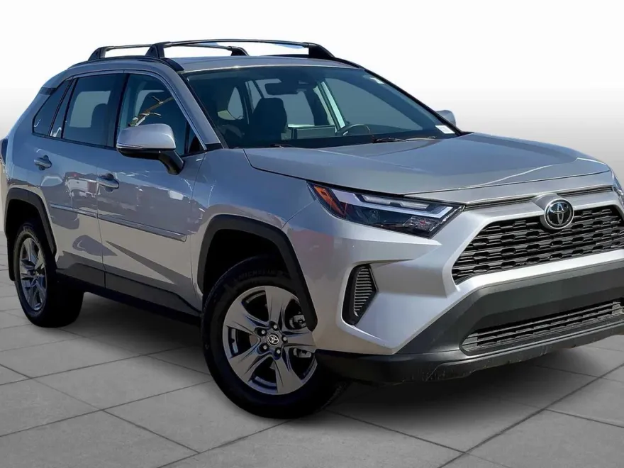 2024 Toyota RAV4 XLE photo 1