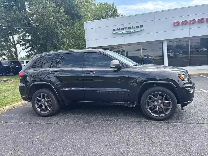 2021 Jeep Grand Cherokee Anniversary Edition photo 1