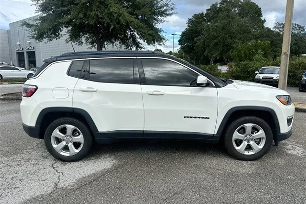 2019 Jeep Compass Latitude photo 1