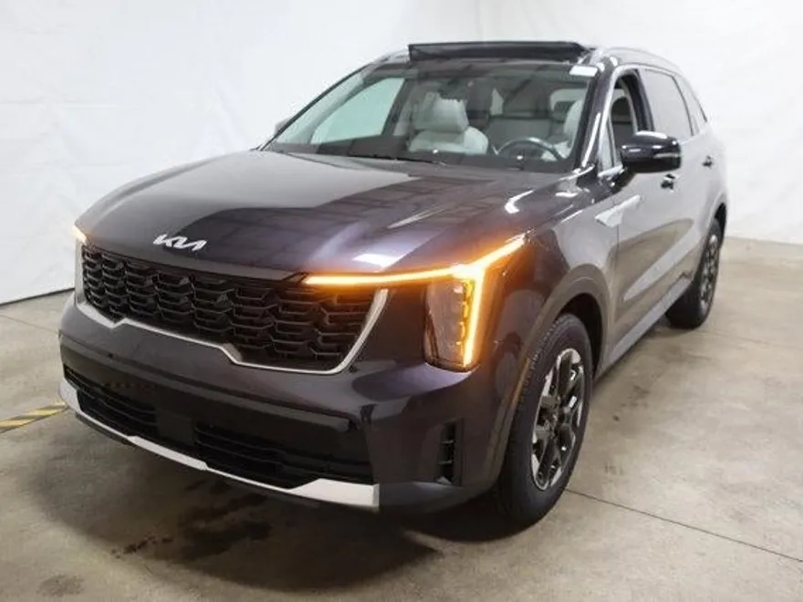 2025 Kia Sorento S photo 1