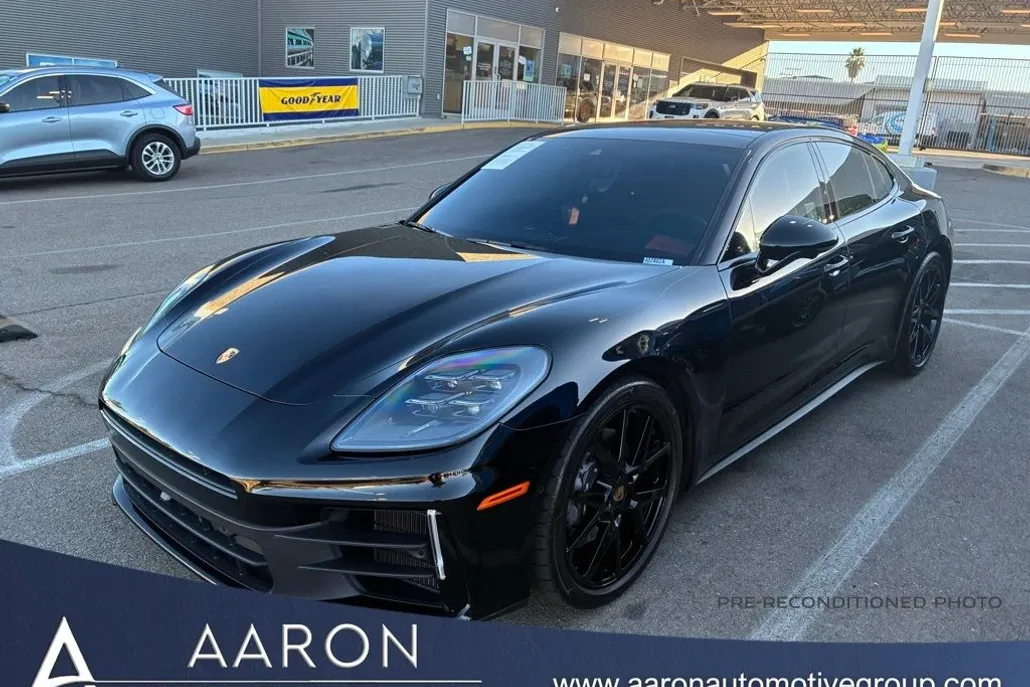 2025 Porsche Panamera 4 photo 1