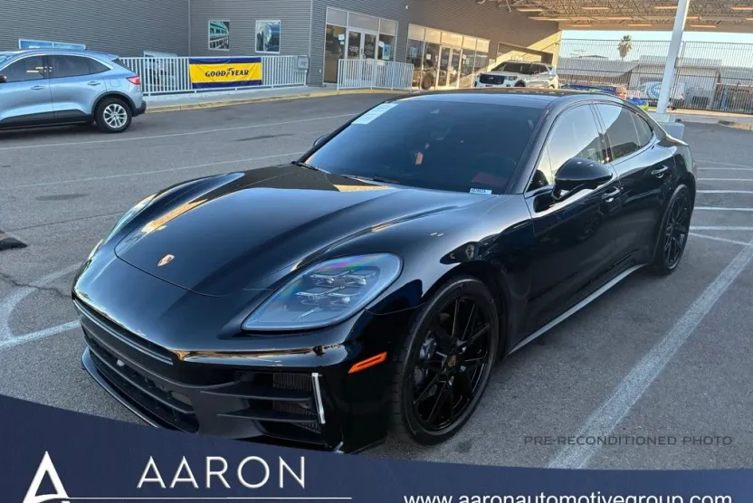 2025 Porsche Panamera 4 photo 1