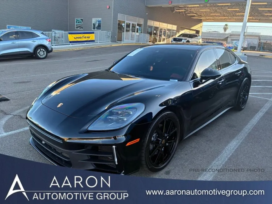 2025 Porsche Panamera 4 photo 1