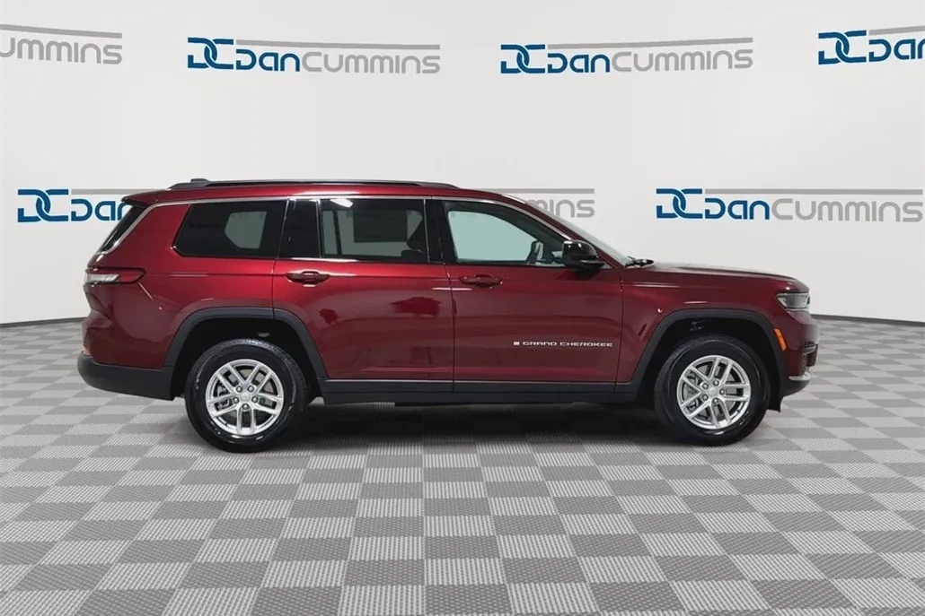 2025 Jeep Grand Cherokee Laredo photo 1