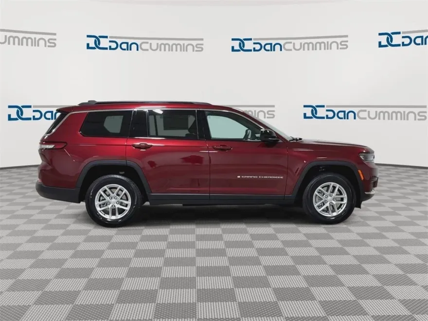 2025 Jeep Grand Cherokee Laredo photo 1