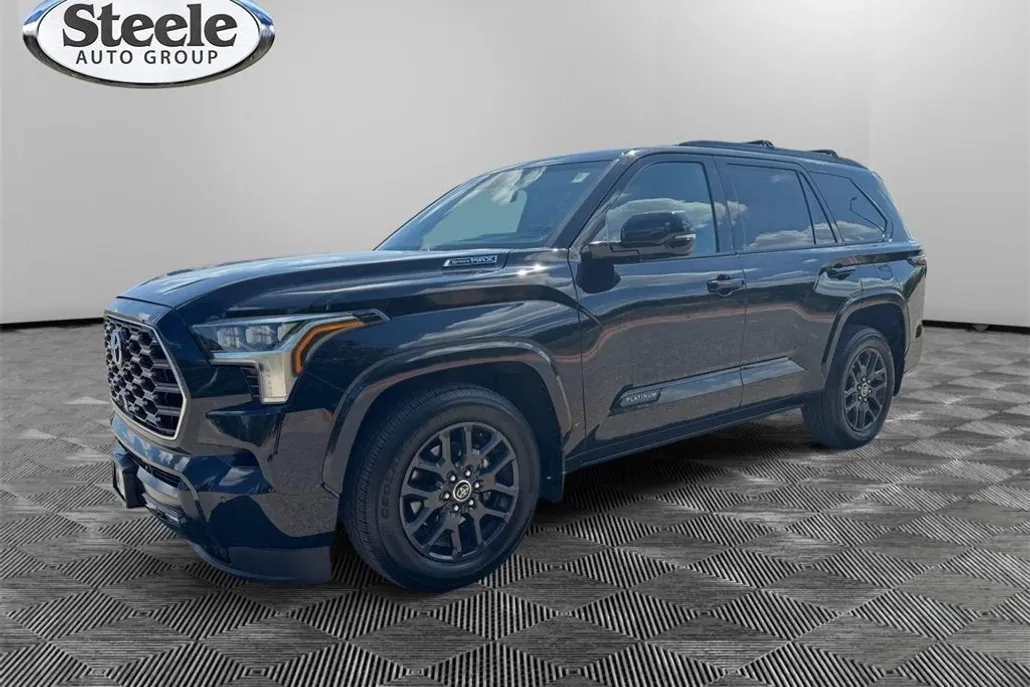 2023 Toyota Sequoia SR5 photo 1