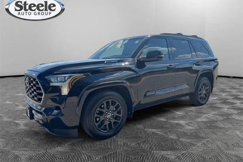 2023 Toyota Sequoia SR5 photo 1