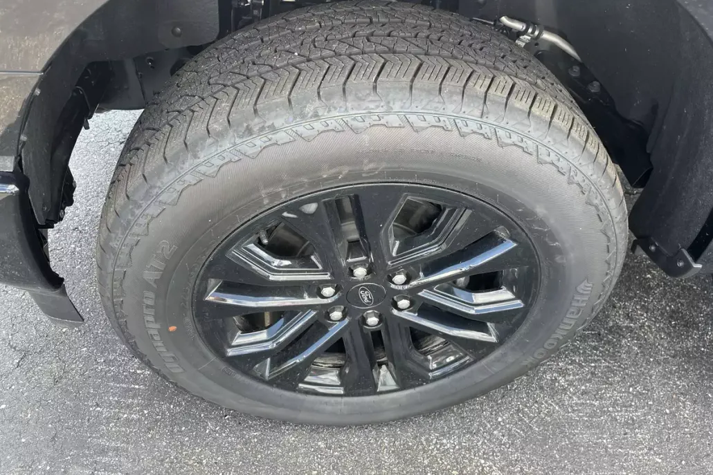 2025 Ford F-150 Lariat photo 1