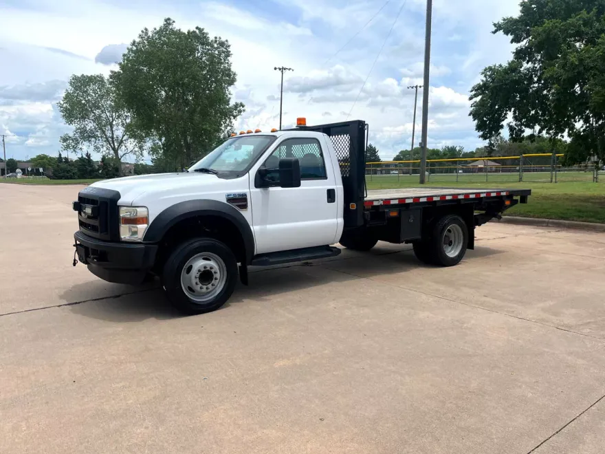 2009 Ford F-550 XLT photo 2