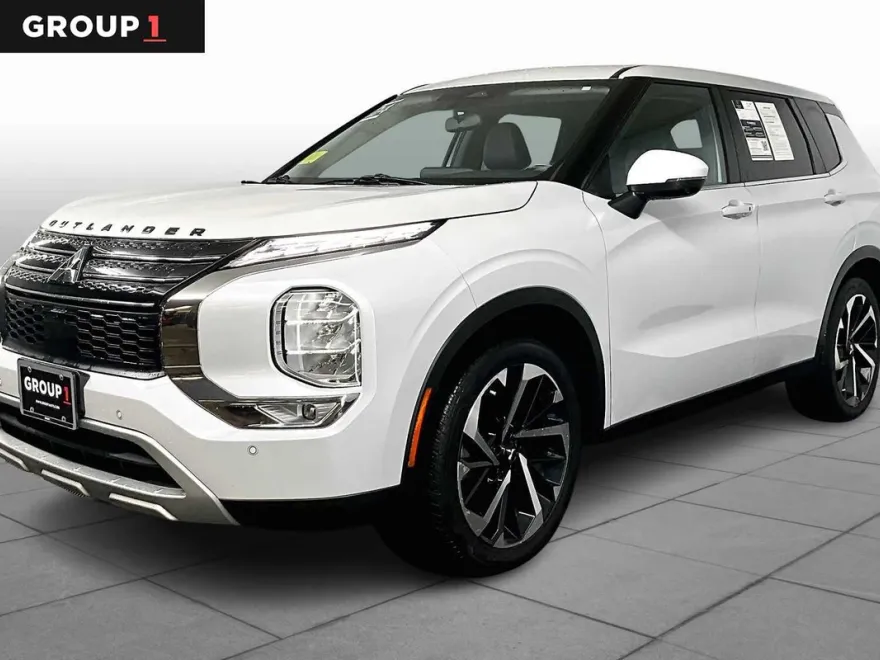 2024 Mitsubishi Outlander SE photo 1