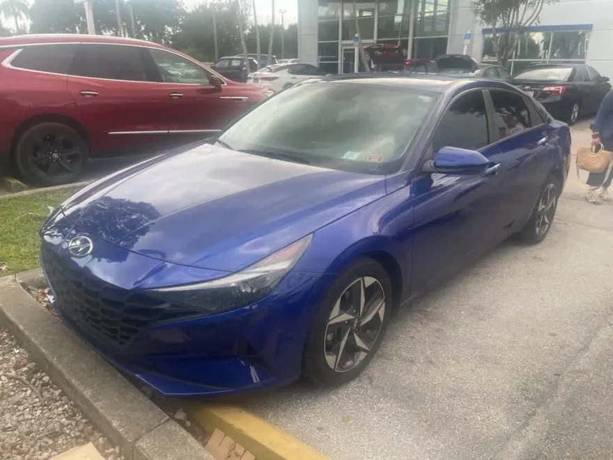 2023 Hyundai Elantra SEL Convenience photo 1