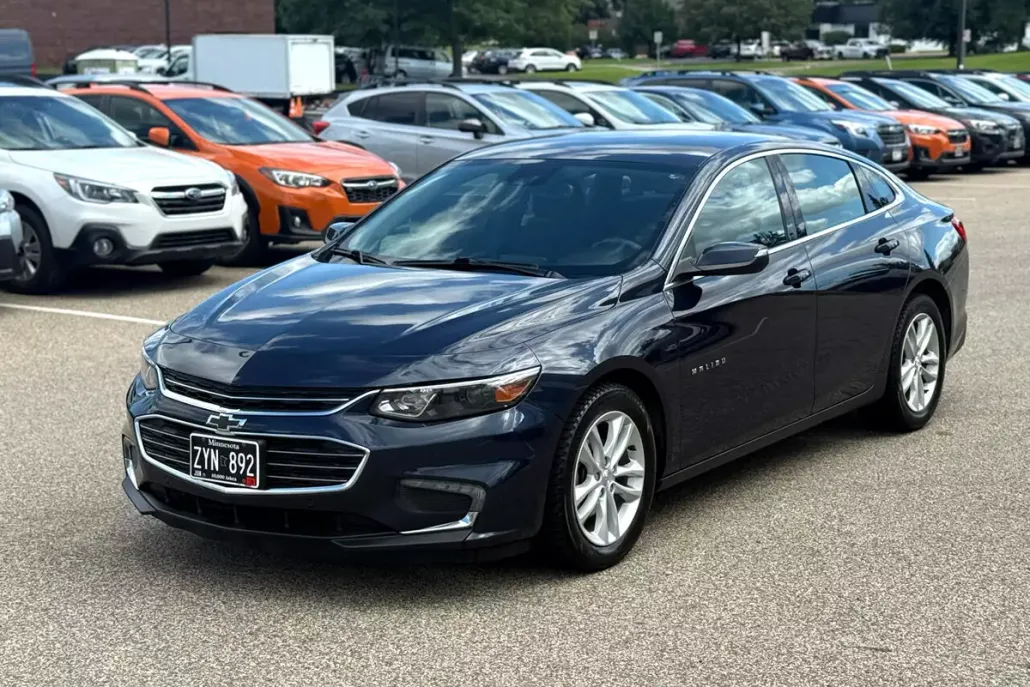 2017 Chevrolet Malibu 1LT photo 1