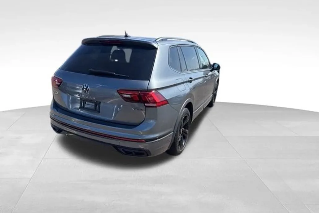 2024 Volkswagen Tiguan SE R-Line Black photo 1