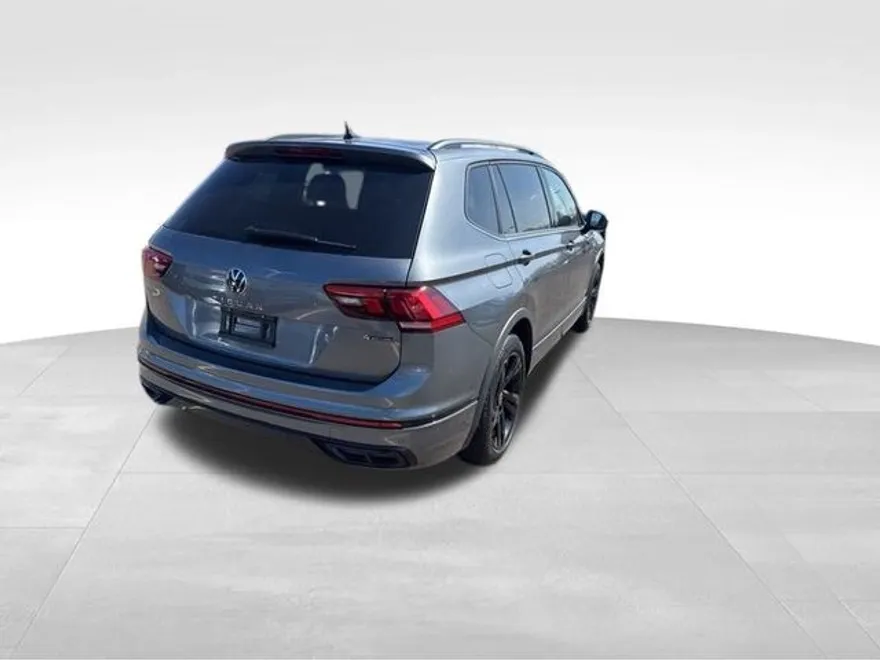 2024 Volkswagen Tiguan SE R-Line Black photo 1