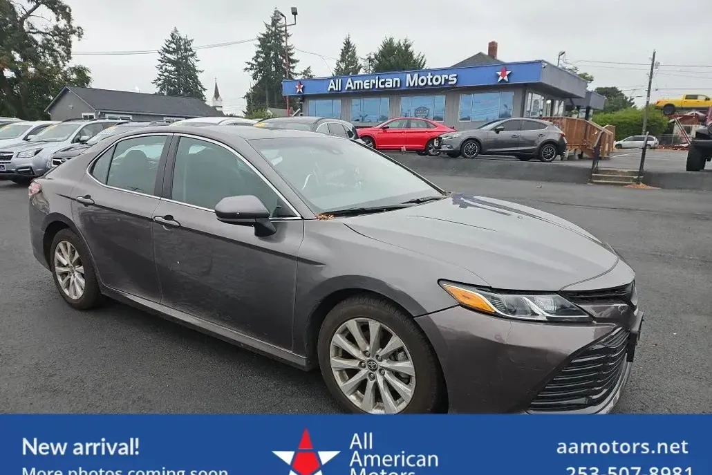 2020 Toyota Camry LE photo 1