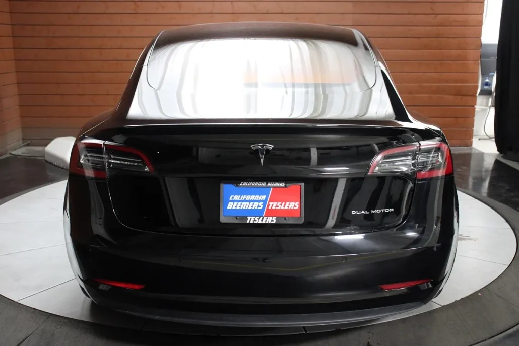 2022 Tesla Model 3 Long Range photo 1
