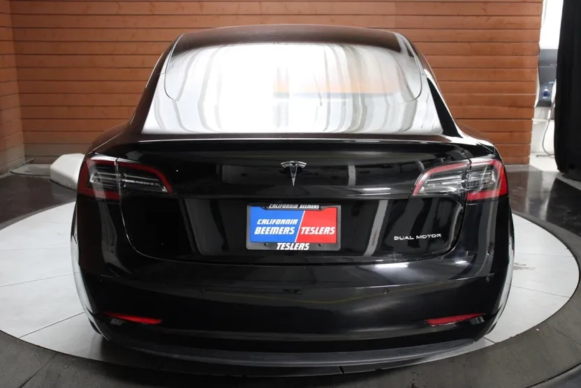 2022 Tesla Model 3 Long Range photo 1
