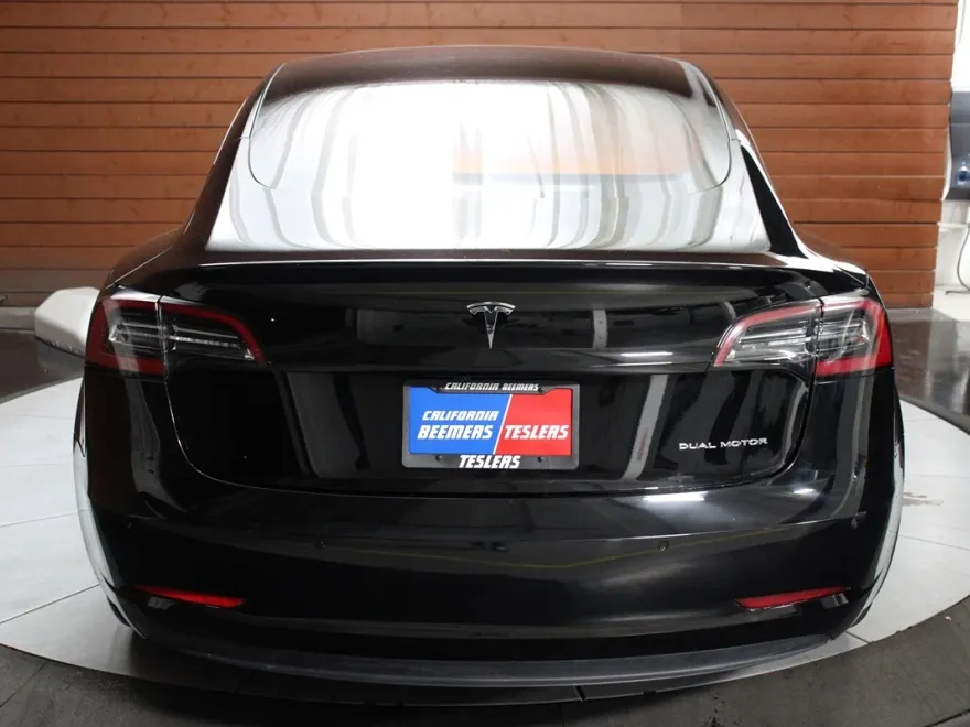 2022 Tesla Model 3 Long Range photo 1