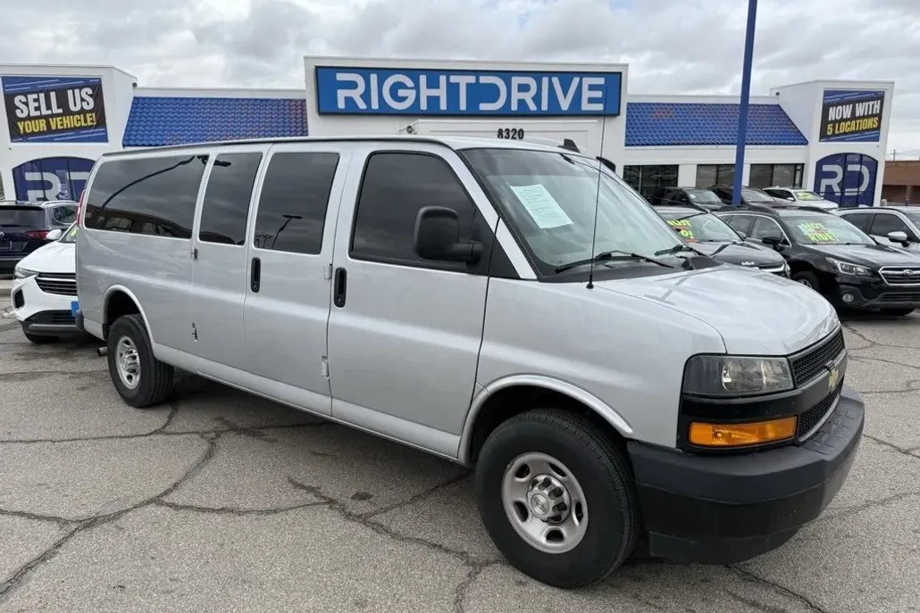 2023 Chevrolet Express 3500 Work Van photo 1