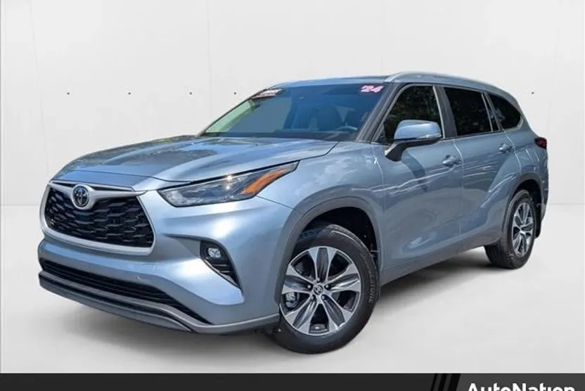 2024 Toyota Highlander XLE photo 1
