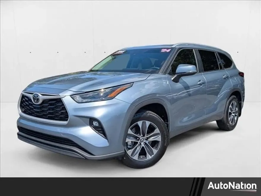 2024 Toyota Highlander XLE photo 1