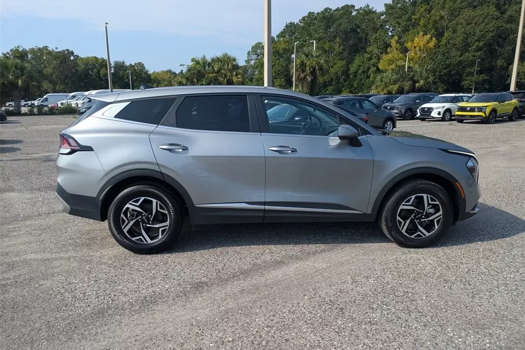 2023 Kia Sportage LX photo 1