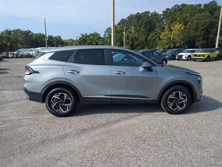 2023 Kia Sportage LX photo 1