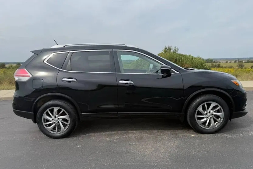 2015 Nissan Rogue SL photo 1