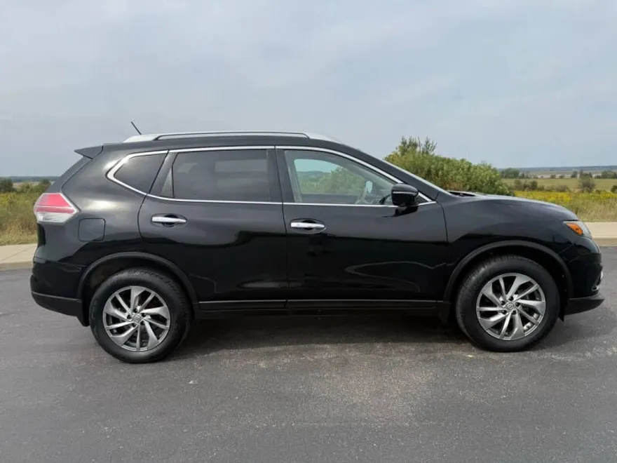 2015 Nissan Rogue SL photo 1
