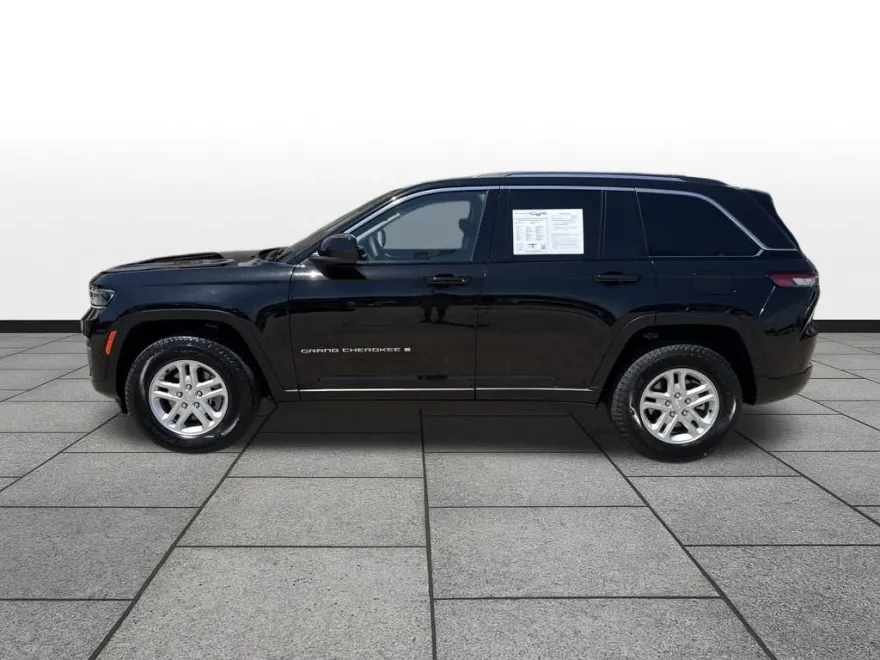 2023 Jeep Grand Cherokee Laredo photo 1