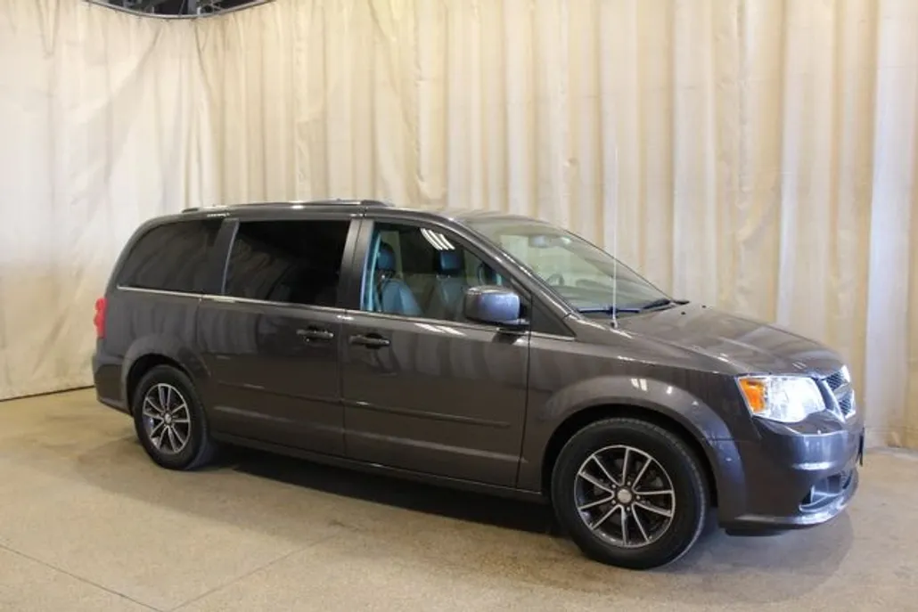 2017 Dodge Grand Caravan SXT photo 1