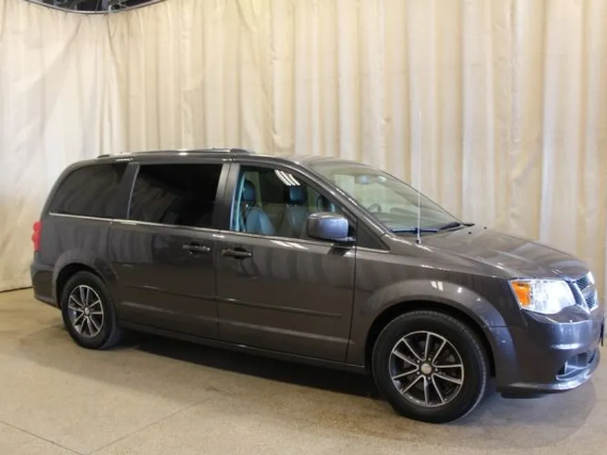 2017 Dodge Grand Caravan SXT photo 1