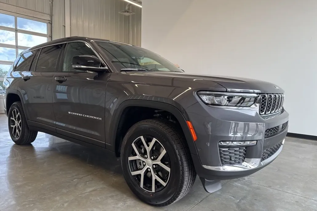 2025 Jeep Grand Cherokee L photo 1